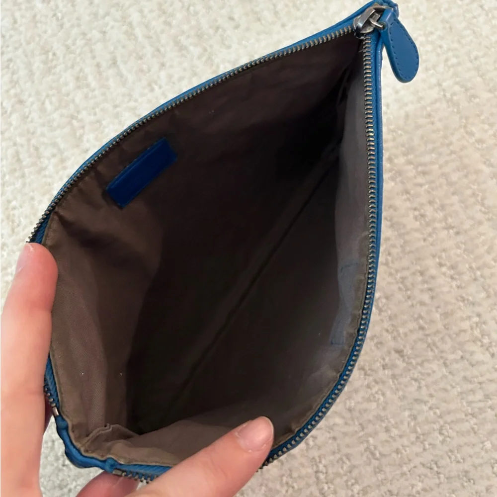 Bottega Veneta Blue Leather Zippy Pouch - Picture 11 of 14
